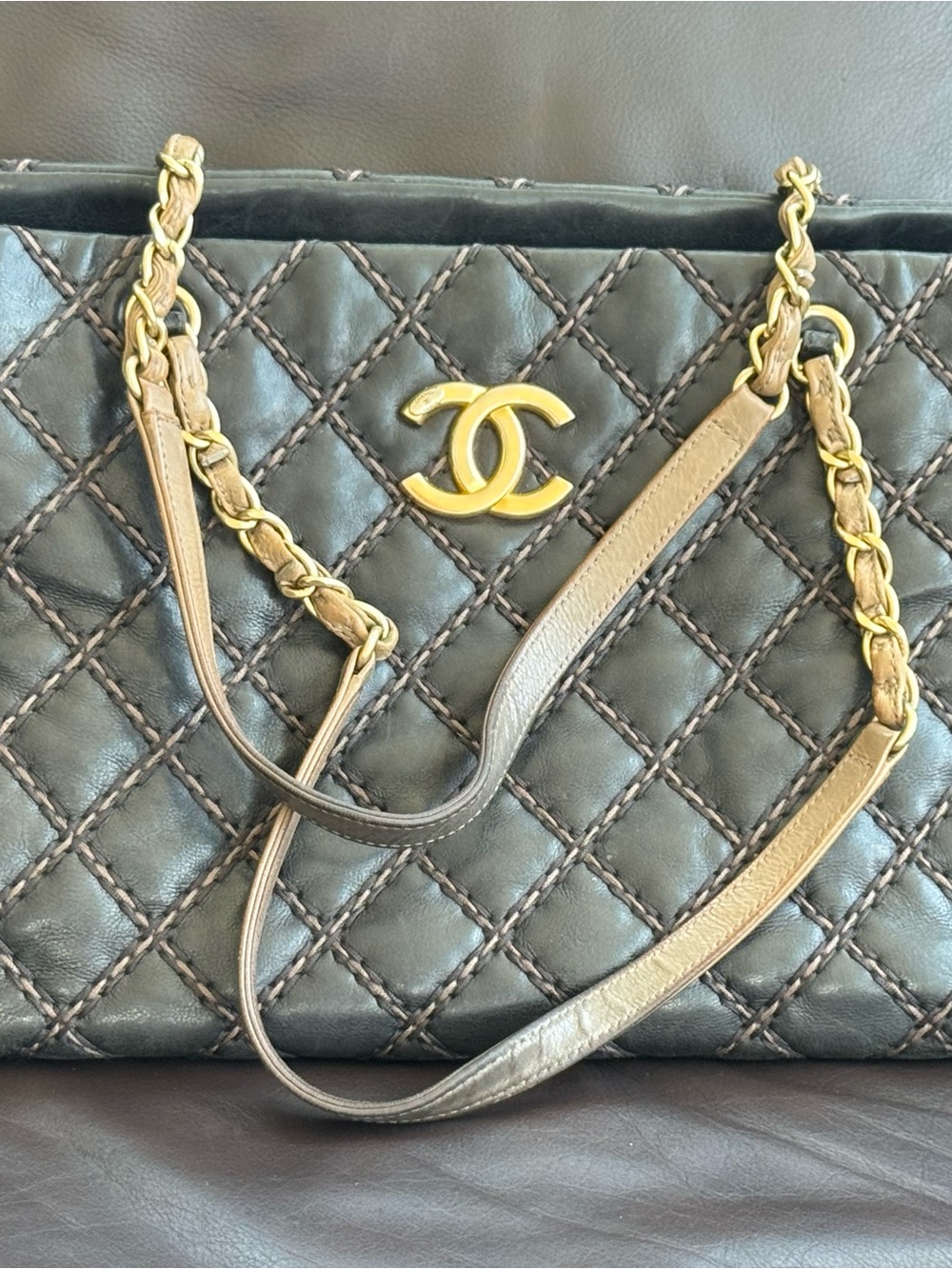 Chanel Quilted Leather Shoulder Bag in Black with Gold Hardware